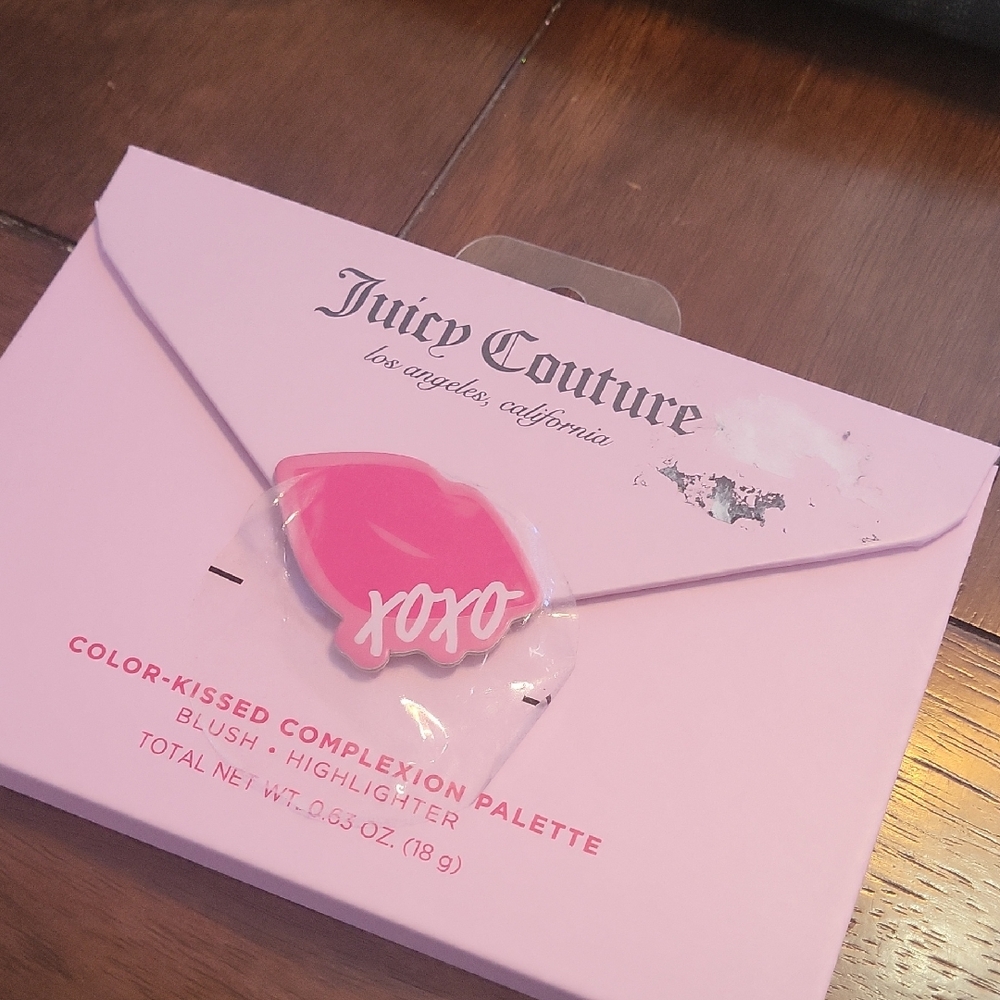 Juicy Couture Pink Color-Kissed Complexion Palette